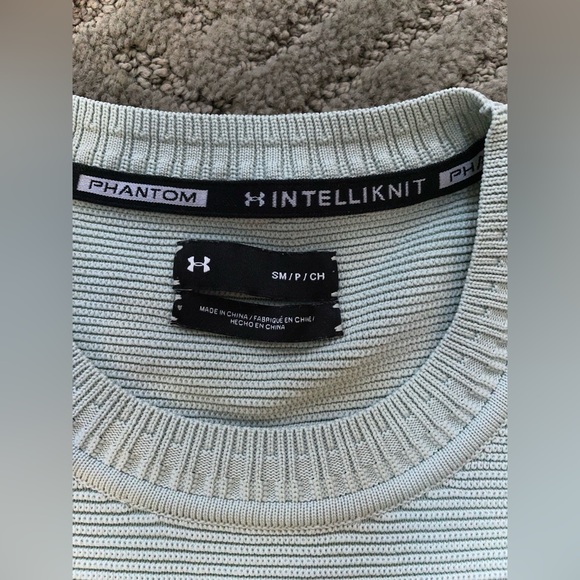 Under Armour “Intelliknit” workout long sleeve - Picture 3 of 5
